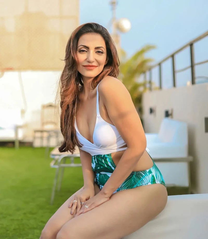 Navina Bole swimsuit sexy legs body hot actress