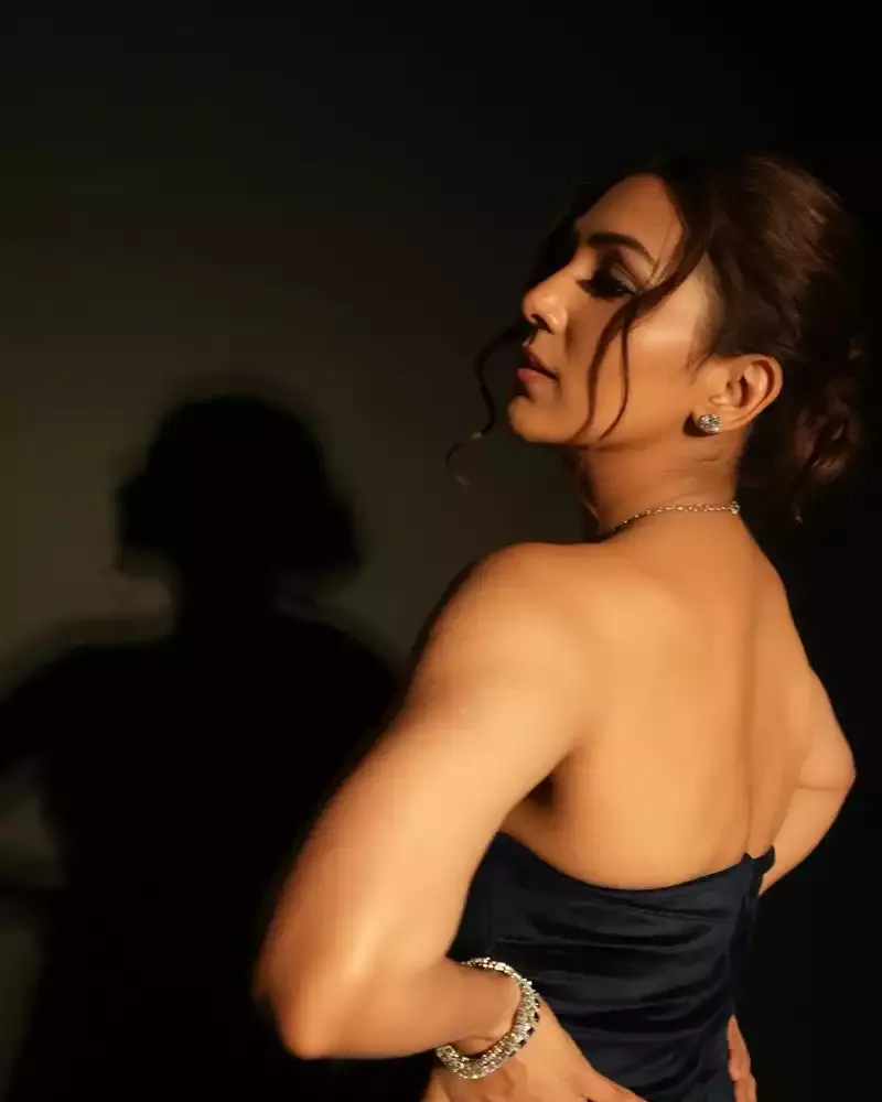 neeti mohan cleavage off shoulder dress hot singer