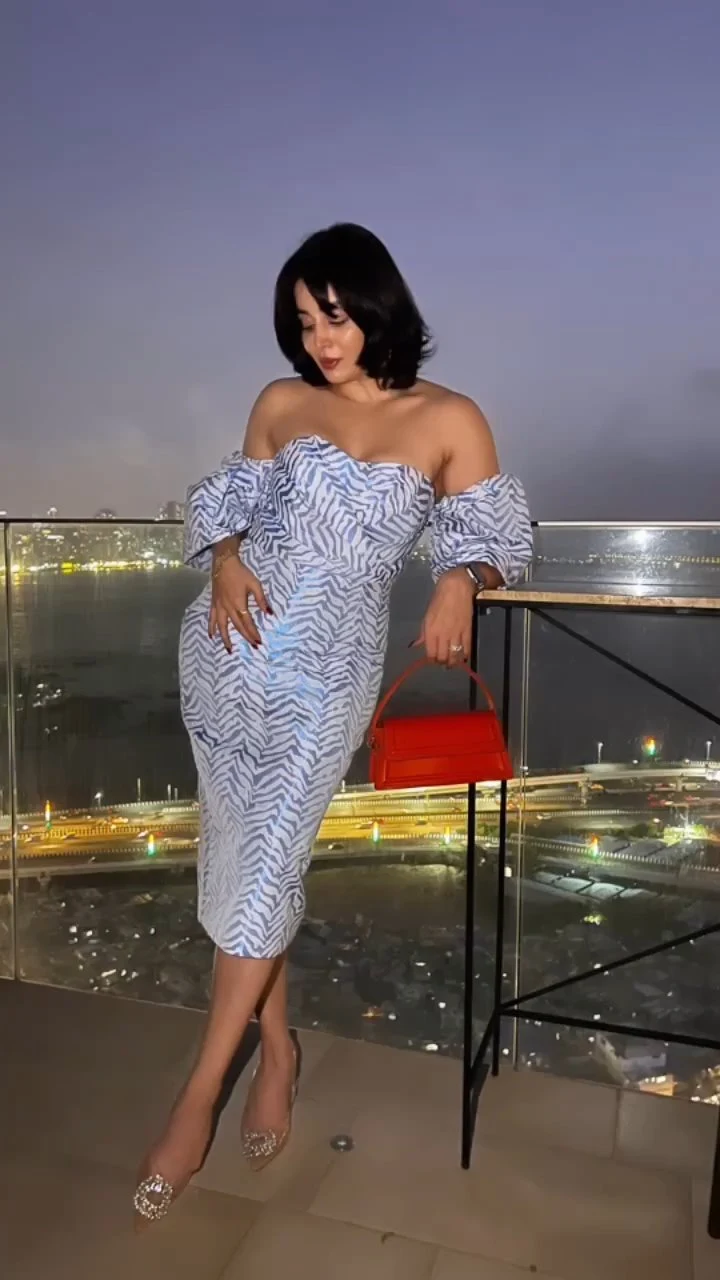 Nehha Pendse curvy body tight tdress hot actress