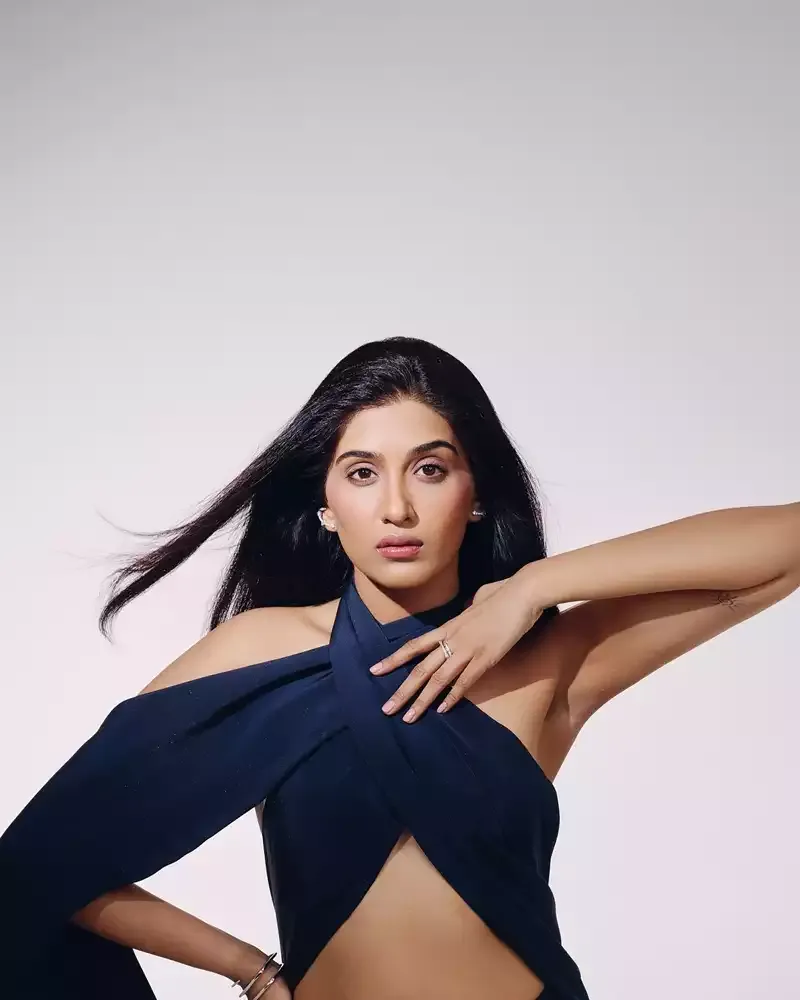 nimrit kaur ahluwalai sexy back black outfit