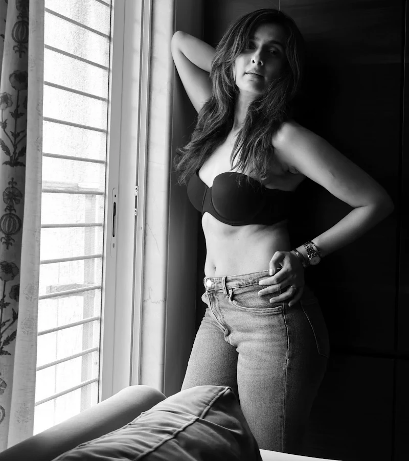 niyati joshi bra jeans hot tv actress