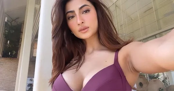 Palak Tiwari flaunts ample cleavage in latest hot video and photos – see now.