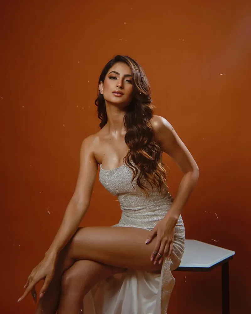 Palak Tiwari sexy legs cleavage hot photoshoot