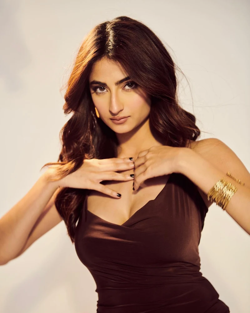 palak tiwari cleavage stylish dress hot photoshoot