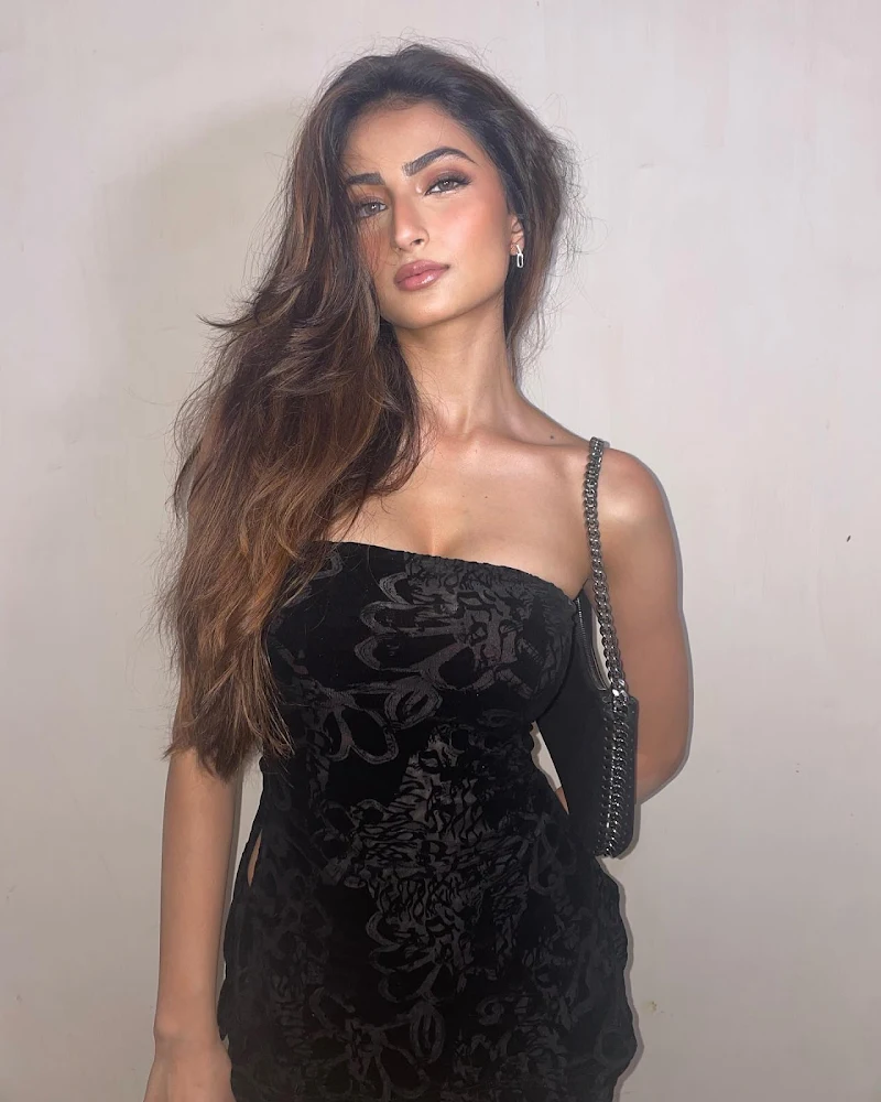 Palak Tiwari hot black outfit