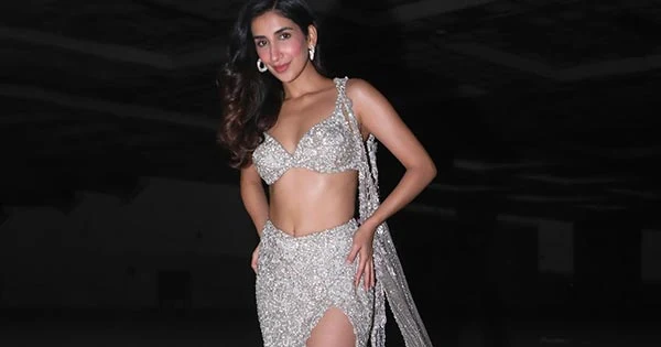 Parul Gulati sizzles in this tiny bralette with high slit skirt – see now.