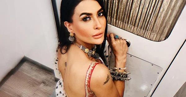 Pavitra Punia flaunted her sexy back in this stylish saree – see pics.