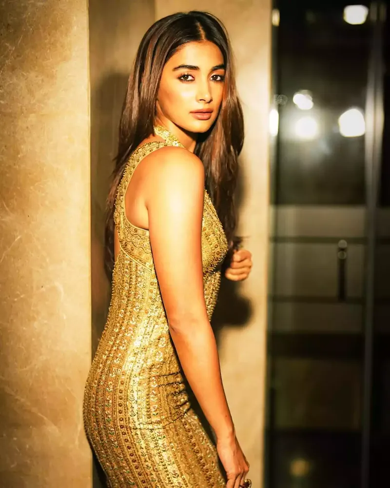 pooja hegde cleavage golden dress