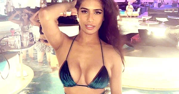 poonam pandey bikini cleavage busty indian actress