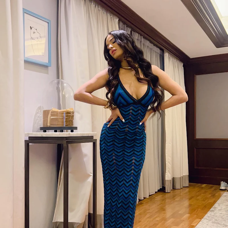 poonam pandey cleavage blue dress