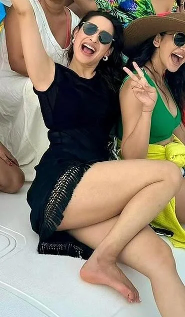 pragya jaiswal sexy legs short black outfit