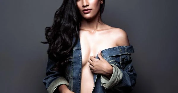 Takatak actress, Pranali Bhalero, goes braless in this throwback bold pic.