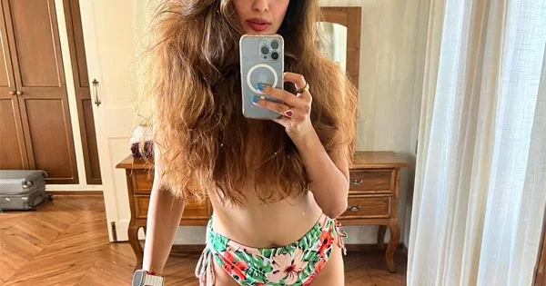 Go Goa Gone actress gets topless in latest selfie – see now.