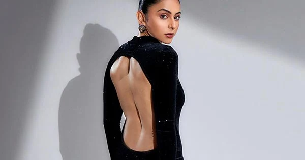 Rakul Preet flaunted her sexy back in this stylish backless black dress.