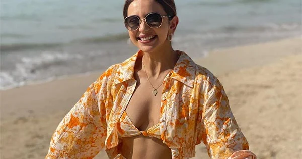 Rakul Preet in this cleavage baring outfit flaunts her sexy legs on the beach – see new hot photos.