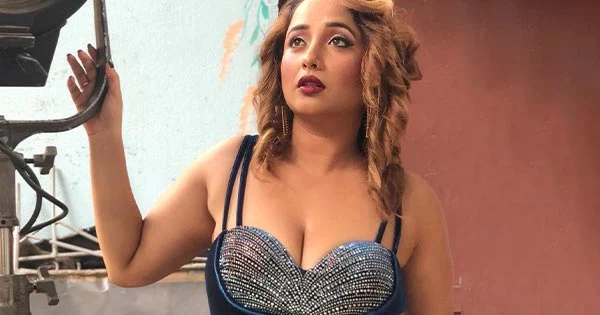 Rani Chatterjee cleavage busty bhojpuri actress