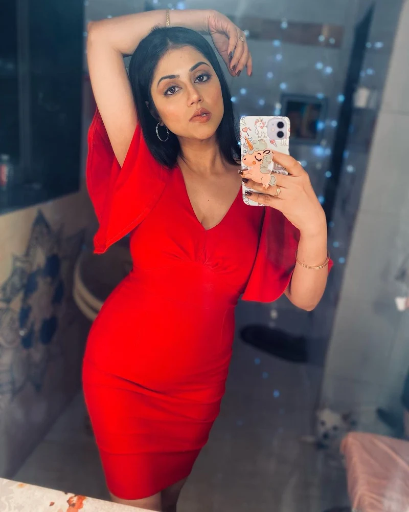 Reema Worah curvy tight red dress tv actress