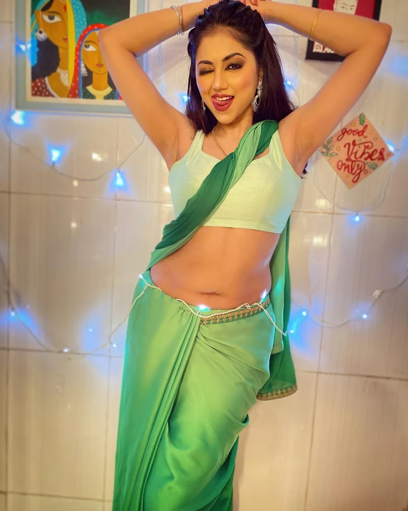 reema worah navel green saree curvy tv actress