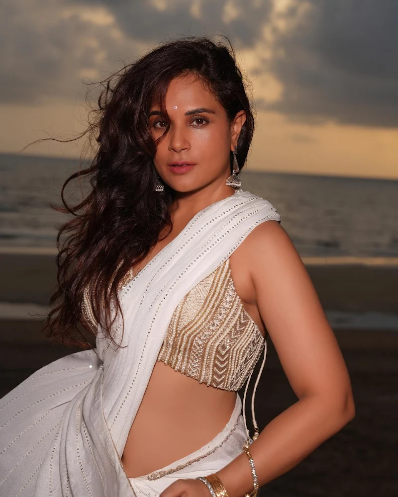 richa chadha white saree navel fukrey actress