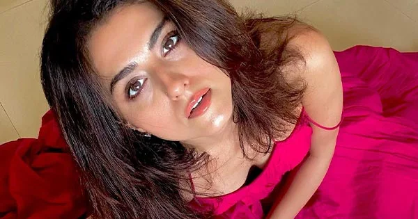 ridhi dogra pink dress cleavage sexy face