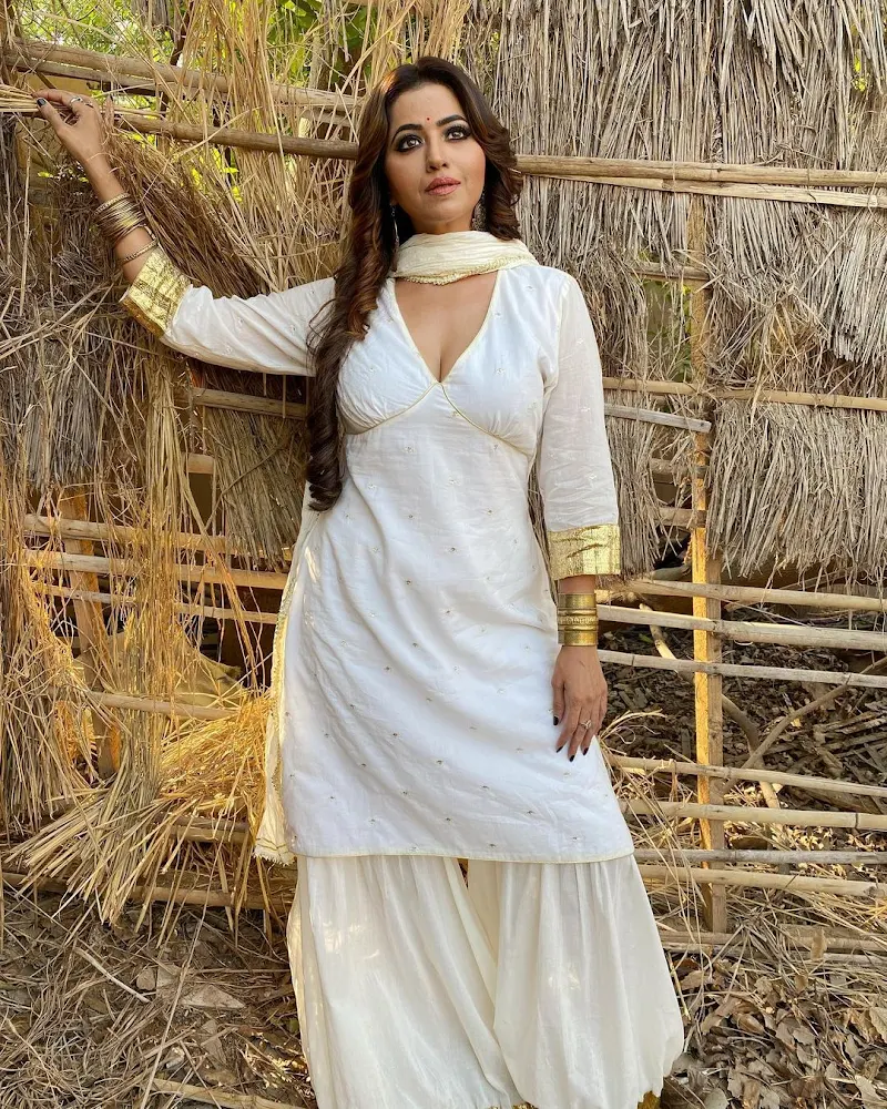 Ridhiema Tiwari cleavage white sharara suit raaz mahal actress