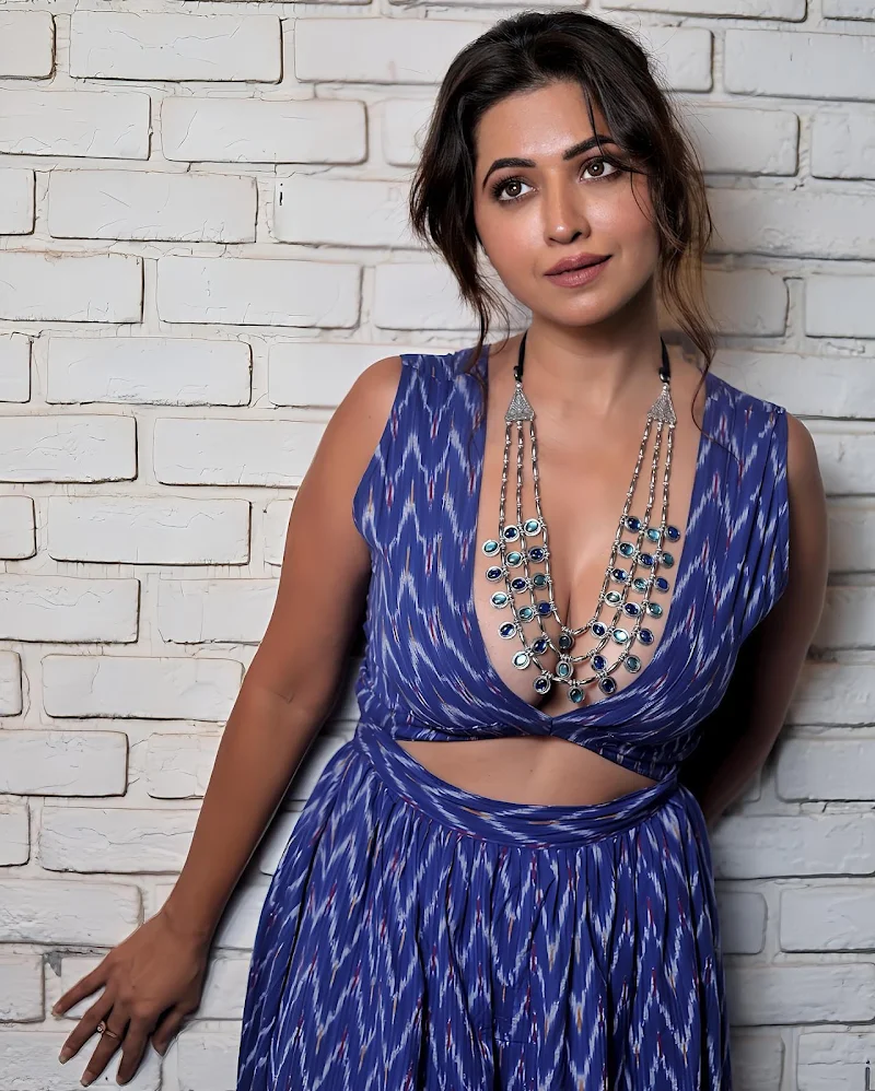 ridhiema tiwari cleavage blue dress hot tv actress