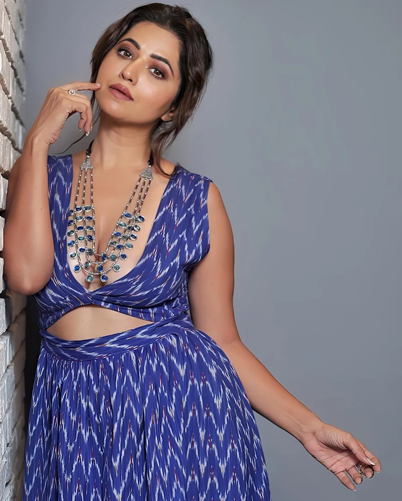 ridhiema tiwari cleavage blue dress hot tv actress