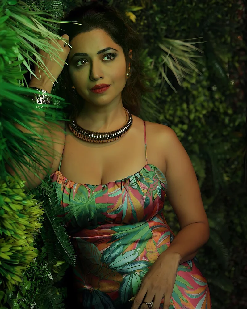 ridhiema tiwari cleavage high slit dress tv actress