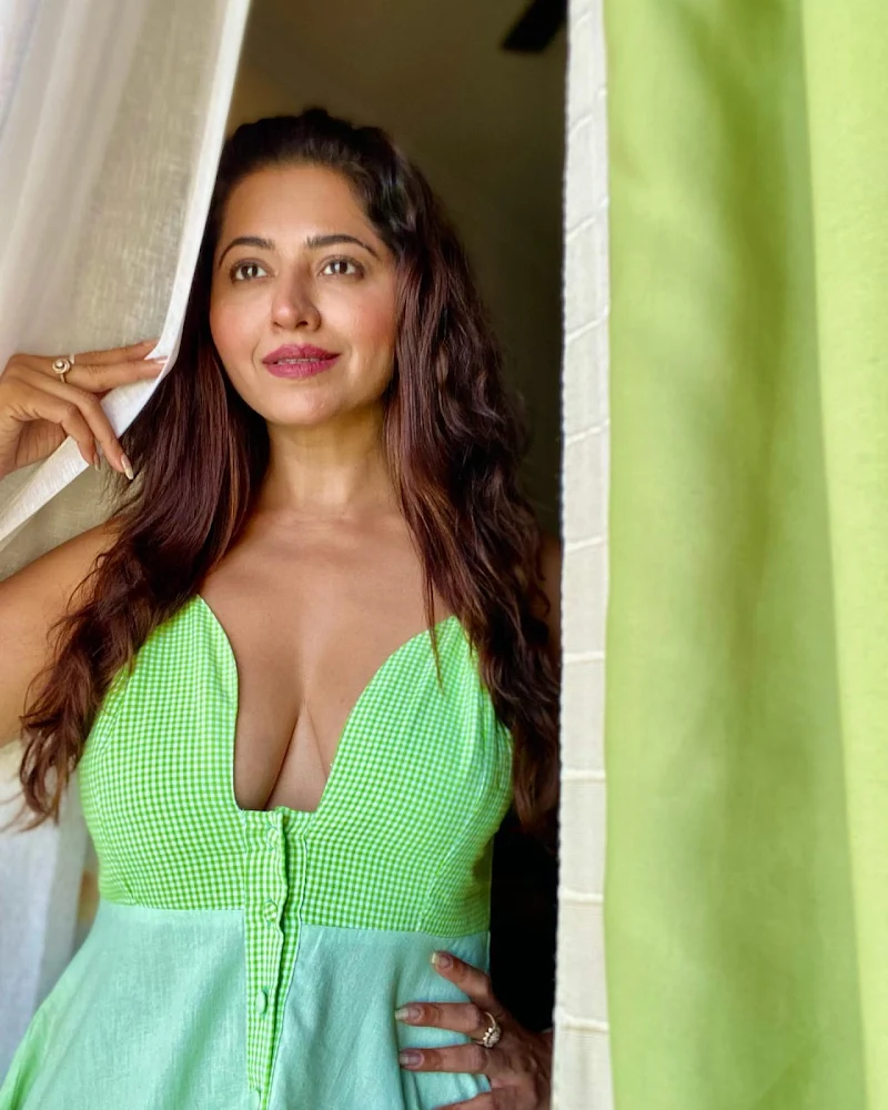 Ridhiema Tiwari cleavage indian tv actress