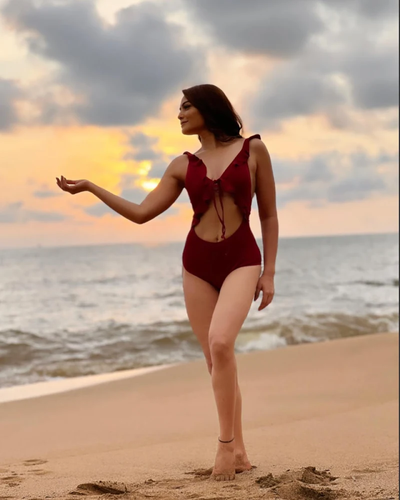 Samikssha Bhatnagar swimsuit sexy body mauka ya dhokha actress