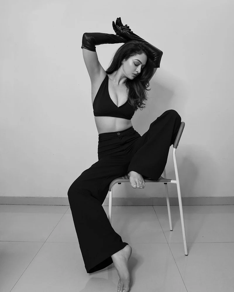 sandeepa dhar cleavage black outfit