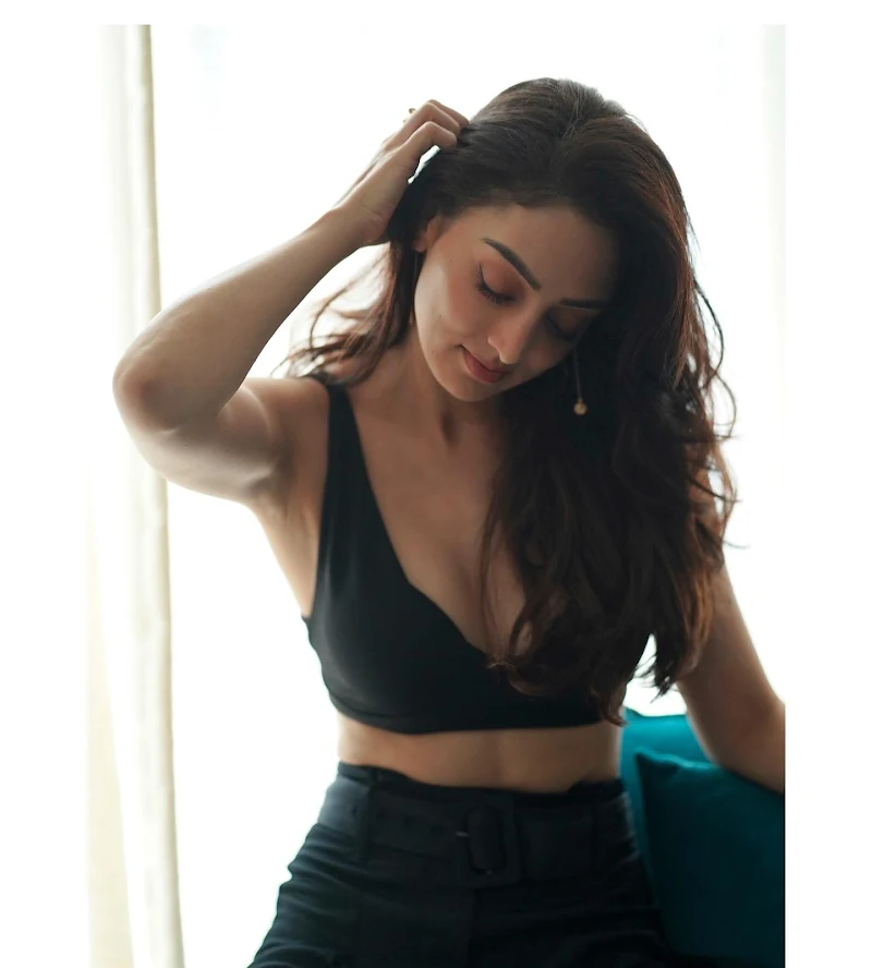 sandeepa dhar cleavage black tiny top