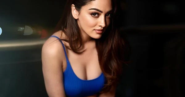 Sandeepa Dhar in tiny blue top with jeans sets temperature soaring – see latest hot photos.