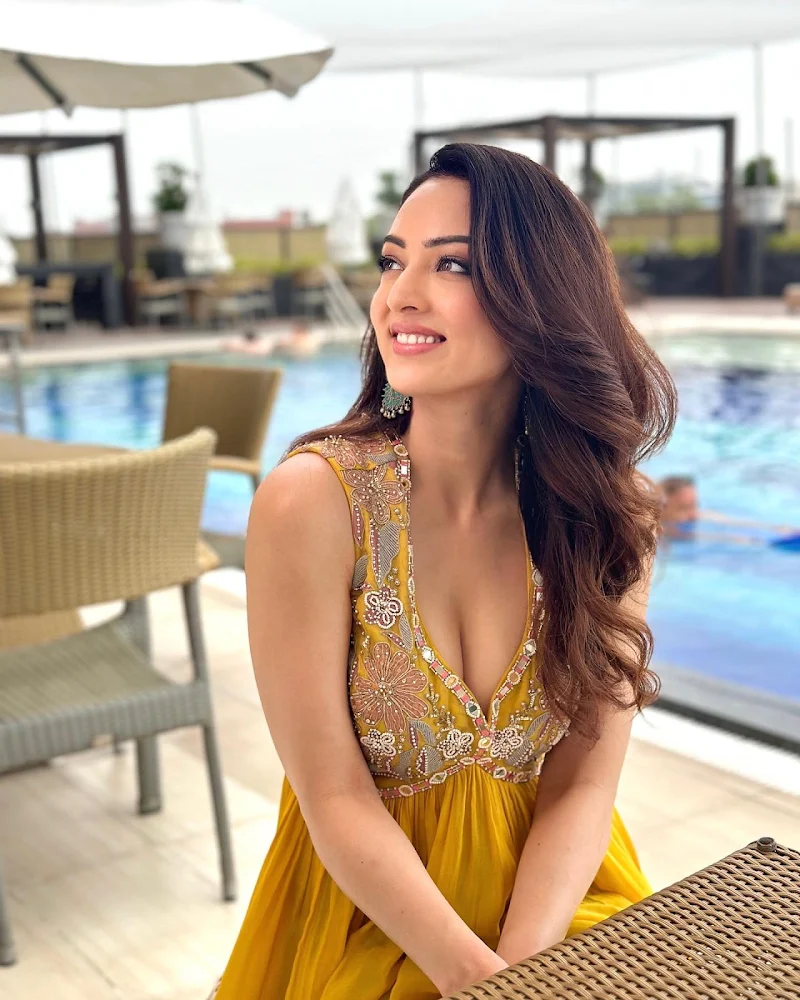 sandeepa dhar cleavage hot actress