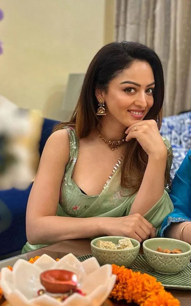 sandeepa dhar green saree cleavage