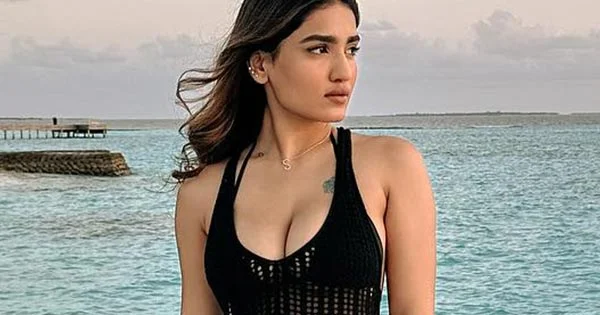 saniya iyappan black bikini cleavage sexy body