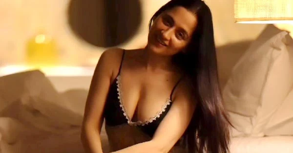 Sanjeeda Shaikh flaunted ample cleavage and sexy legs in short black dress – see hot photos.