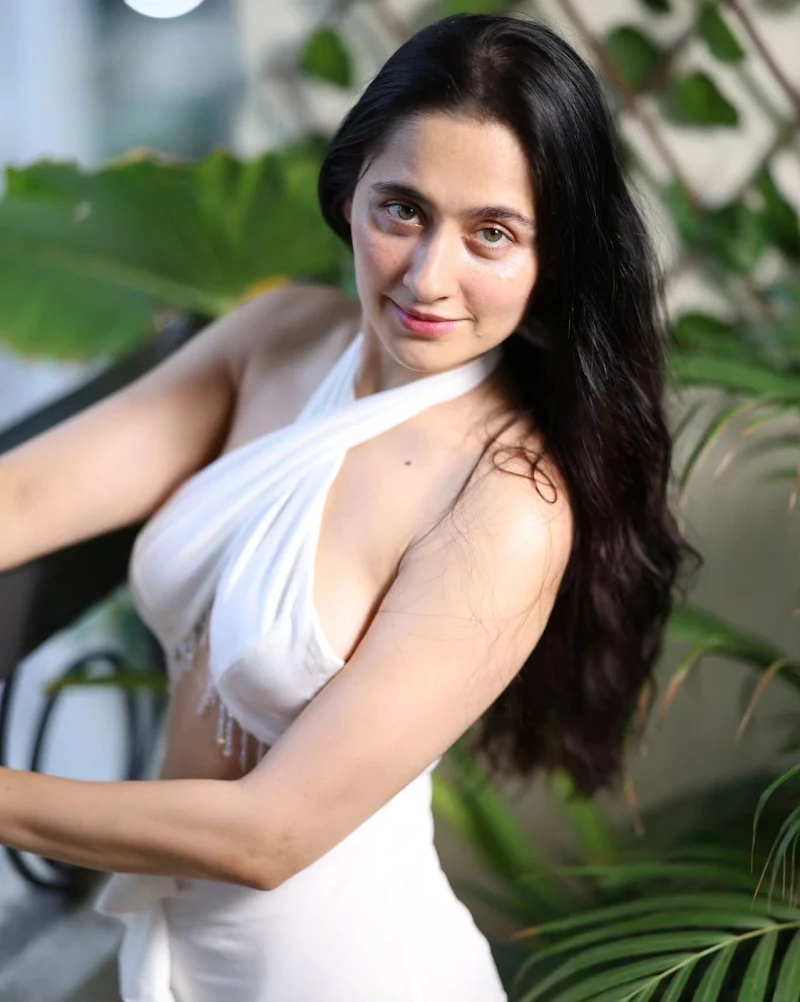 Sanjeeda Shaikh white oufit hot actress