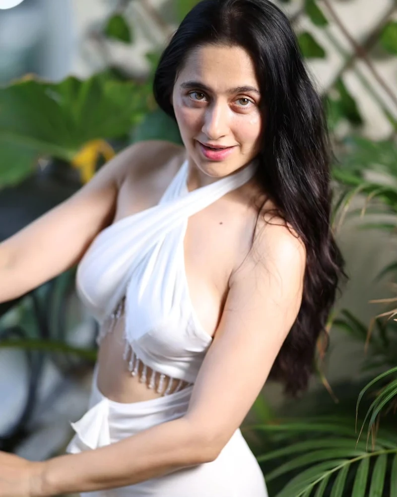 Sanjeeda Shaikh white oufit hot actress