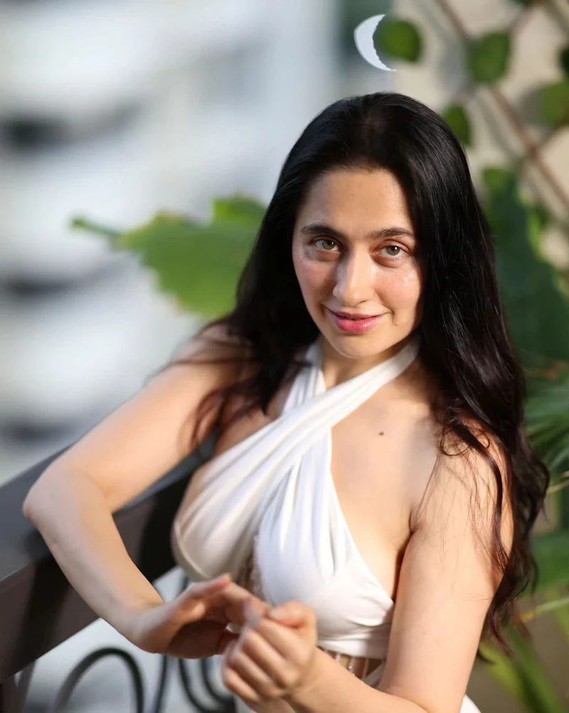 Sanjeeda Shaikh white oufit hot actress