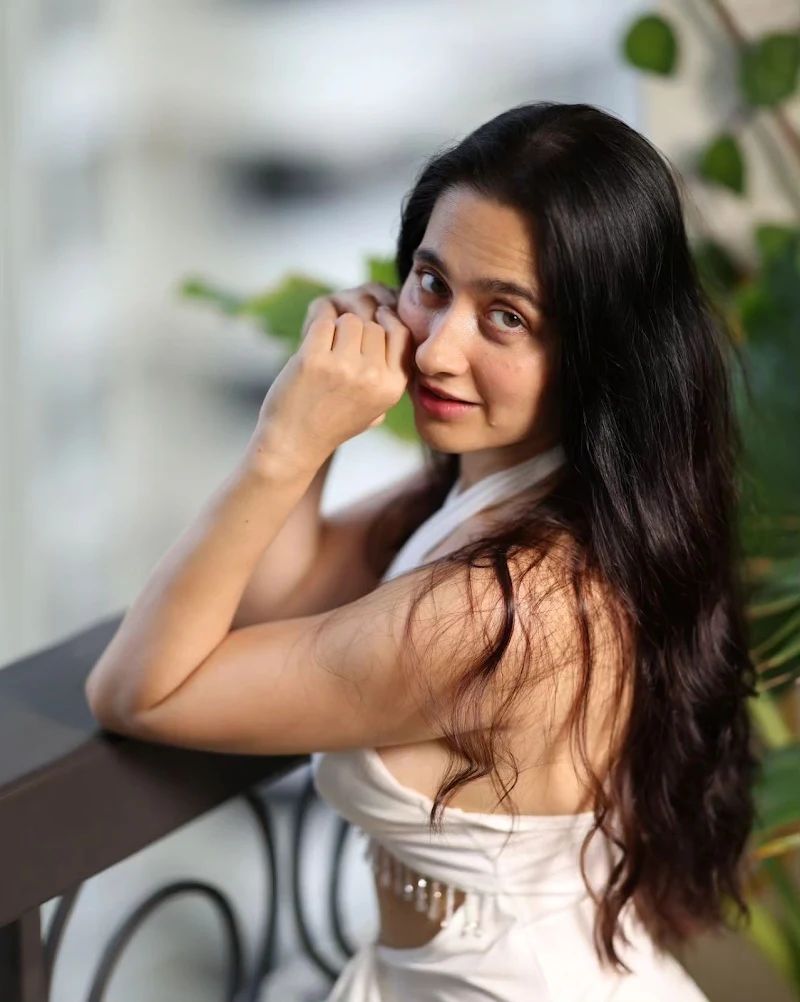 Sanjeeda Shaikh white oufit hot actress