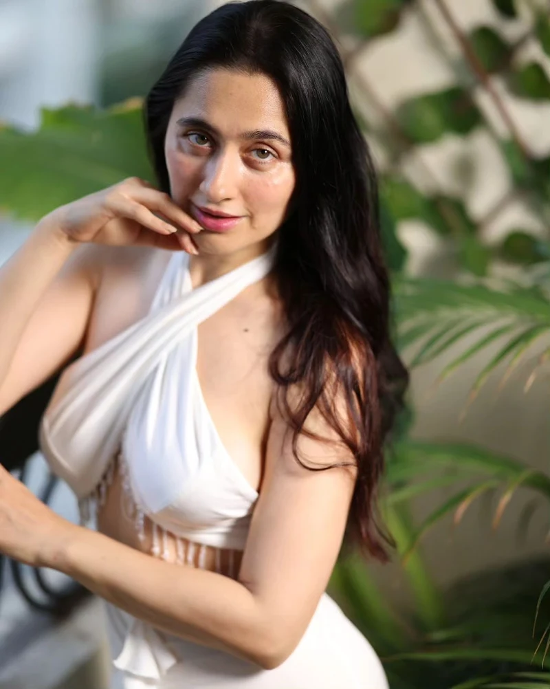 Sanjeeda Shaikh white oufit hot actress