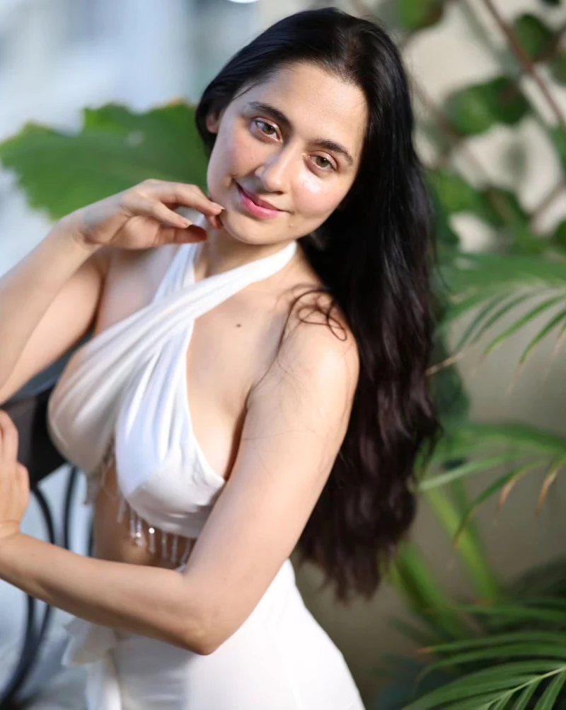 Sanjeeda Shaikh white oufit hot actress