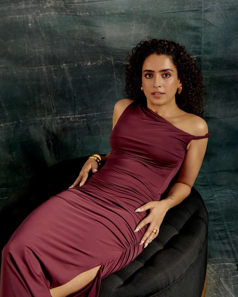 sanya malhotra body hugging dress hot