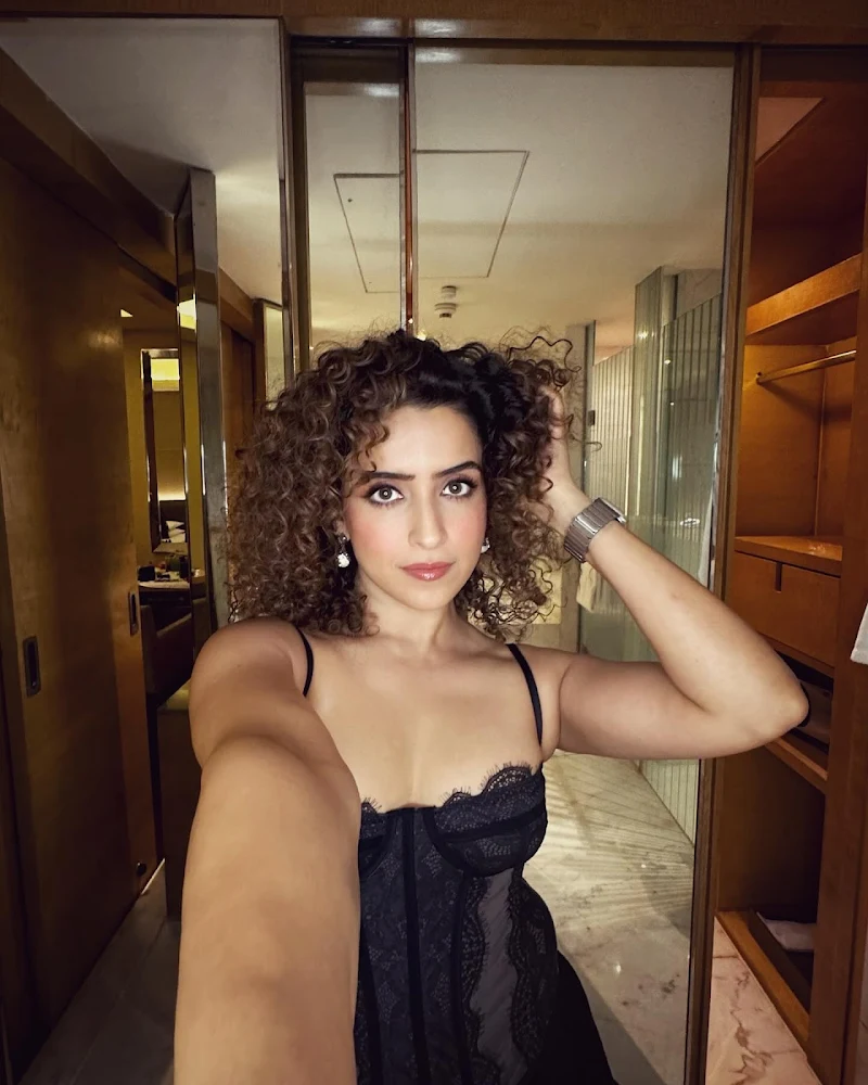 sanya malhotra lace black top