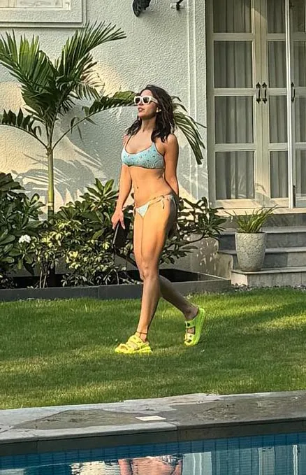 sara ali khan bikini sexy body