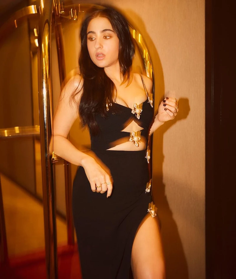 sara ali khan sexy legs thighs black dress