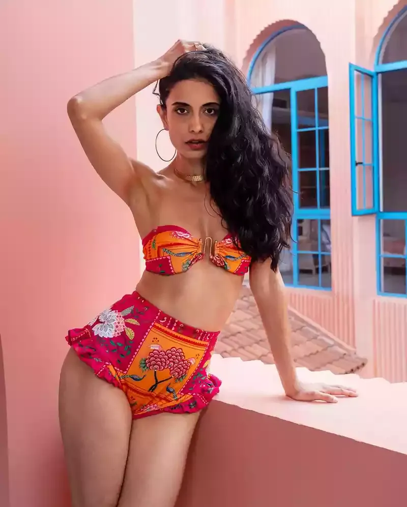 sarah jane dias bikini sexy body