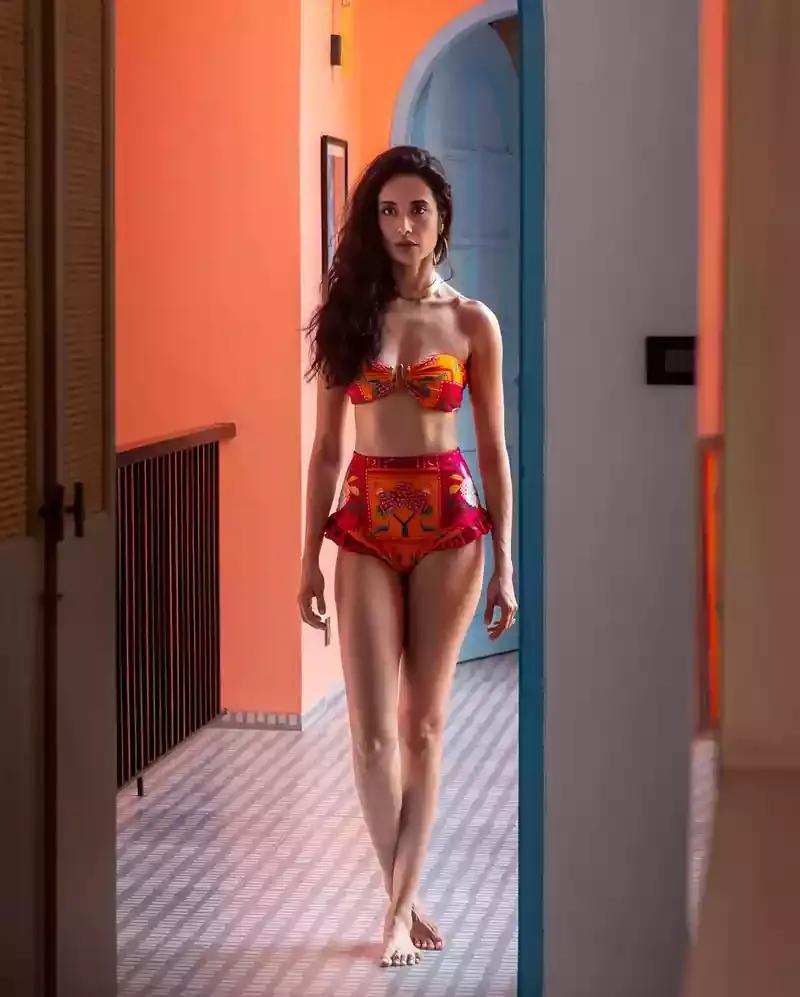 sarah jane dias bikini sexy body