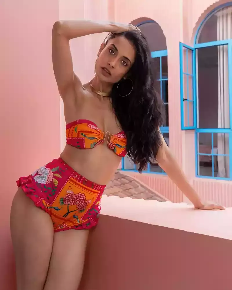 sarah jane dias bikini sexy body